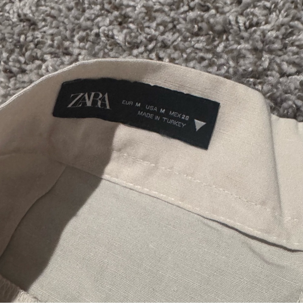 Zara Beige High-Waist Pleated Shorts - Picture 3 of 4